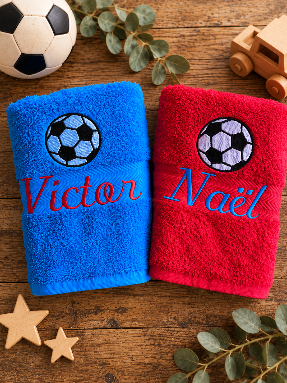 Serviette de toilette brodée avec un ballon de foot et le prénom